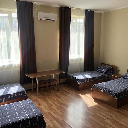 Monada Hotel & Hostel Uzhhorod Exterior photo