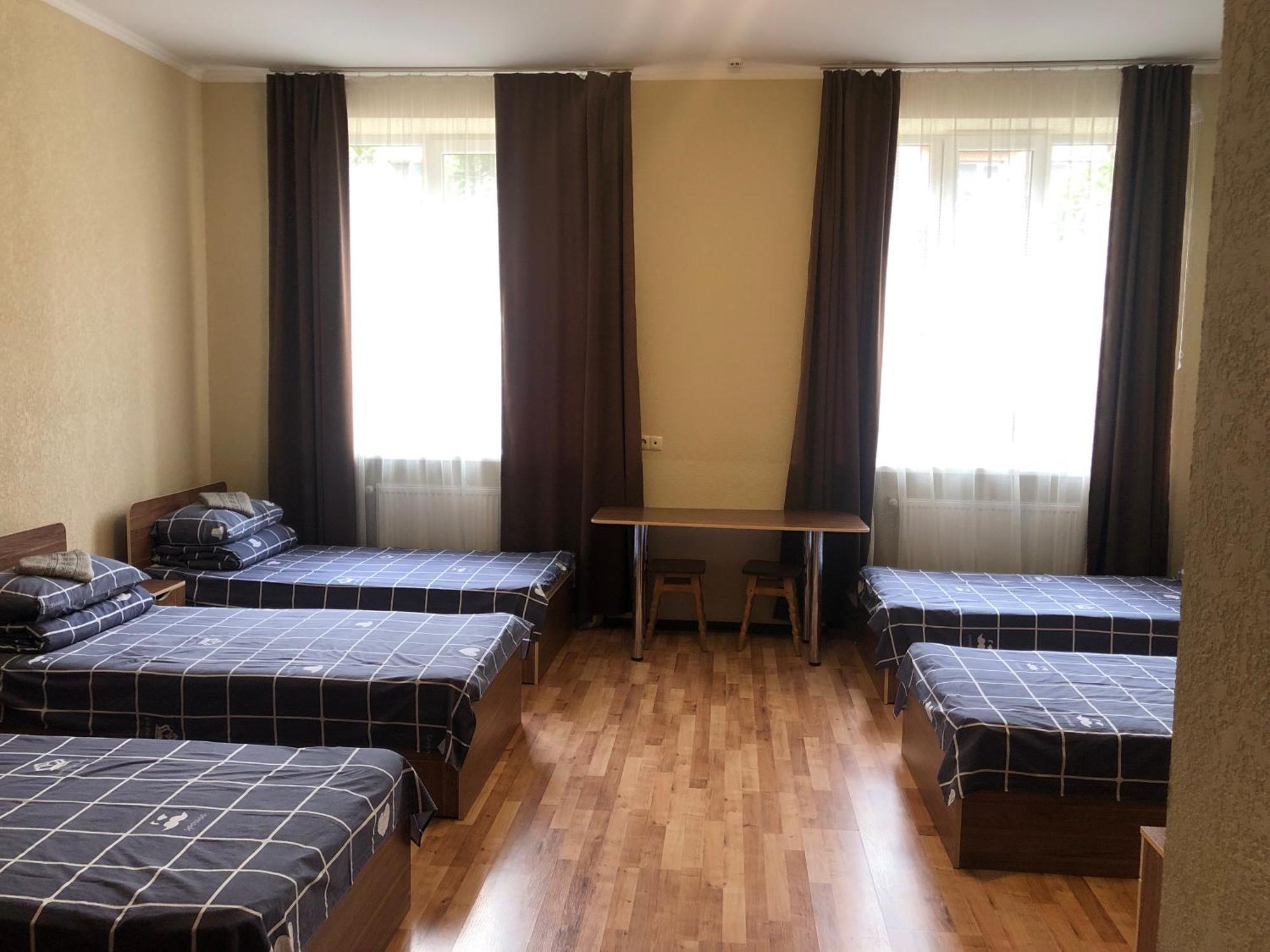 Monada Hotel & Hostel Uzhhorod Exterior photo