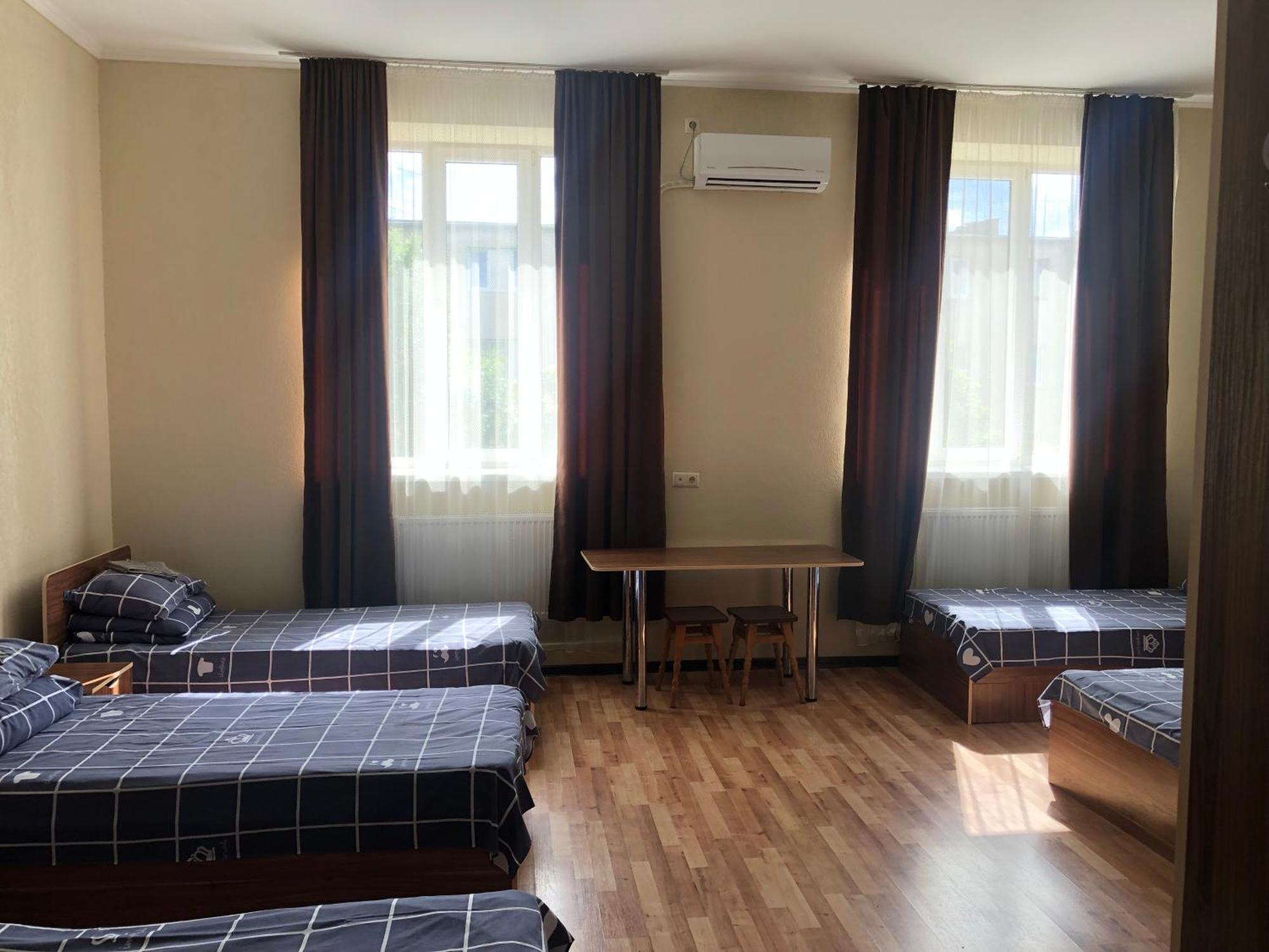 Monada Hotel & Hostel Uzhhorod Exterior photo