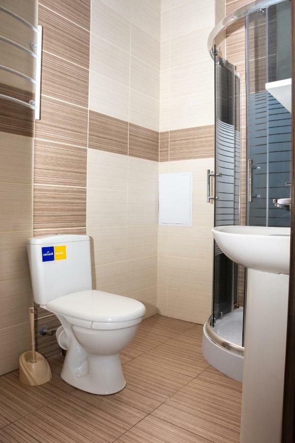 Monada Hotel & Hostel Uzhhorod Exterior photo