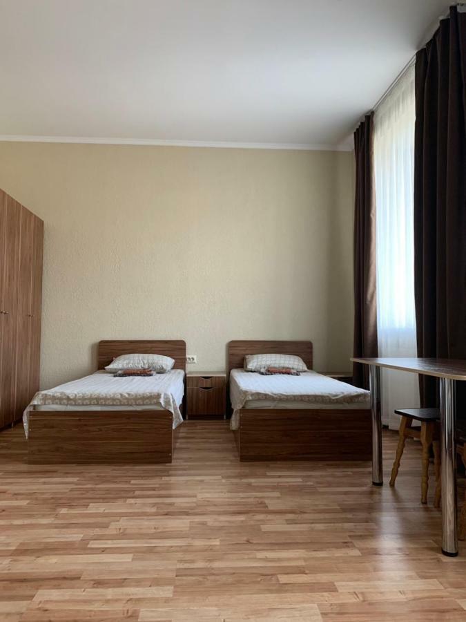 Monada Hotel & Hostel Uzhhorod Exterior photo